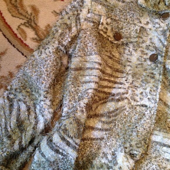 Ladies size large fancy jacket in greens - Picture 8 of 8
